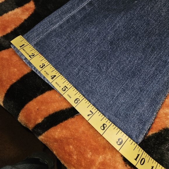 Gifted FREE with Purchase ⭐️ D-9 Joplin Distressed Flare Jeans 27 - Picture 11 of 16